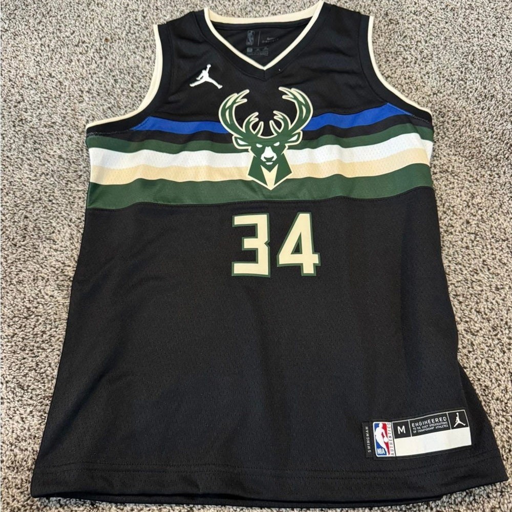 Nike Antetokounmpo youth size M 10/12